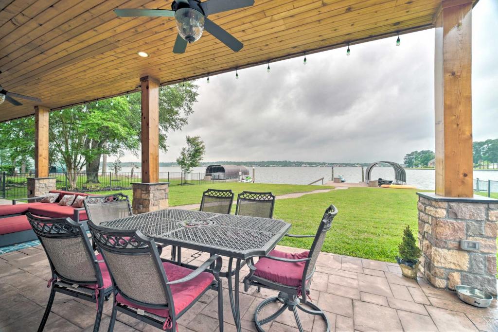 Lavish Lakefront House with Pool Table and Patio! photo 1
