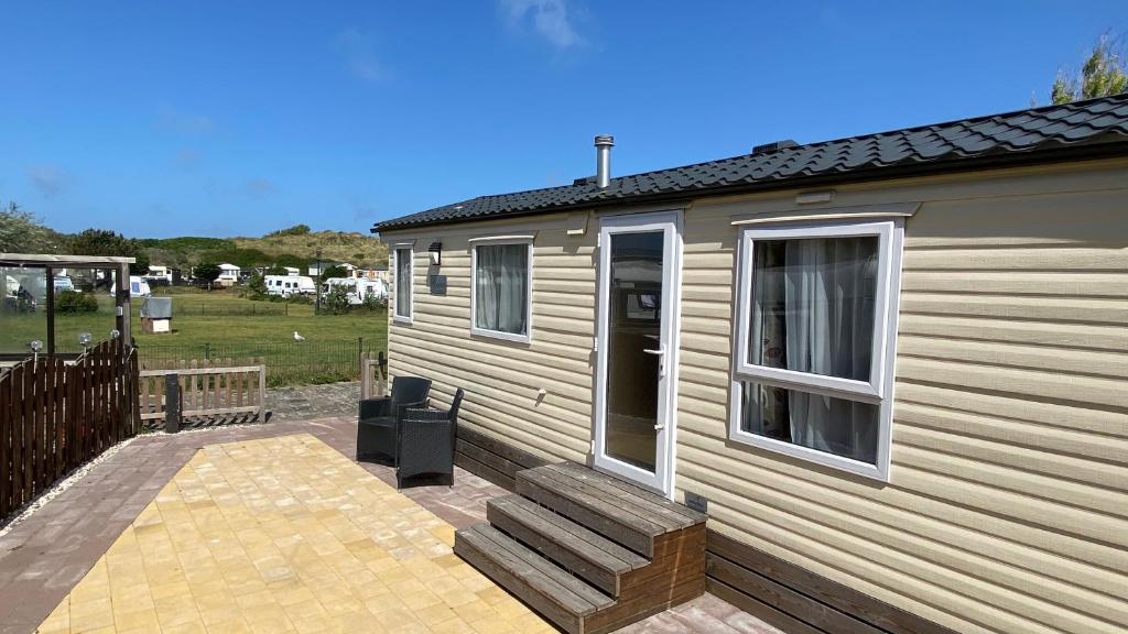 Chalet Playa direct aan zee in IJmuiden photo 1