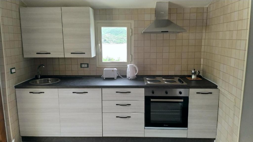 Lake Retreat - Aventino Apartment - Beautiful lake and mountain views photo 1