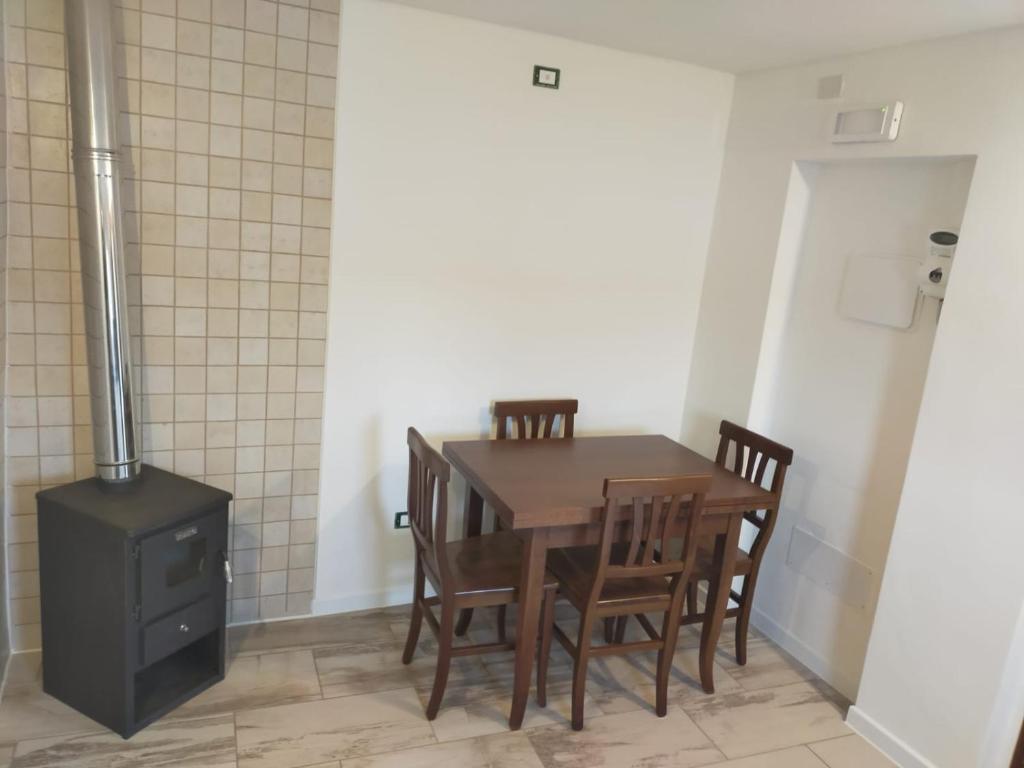 Lake Retreat - Aventino Apartment - Beautiful lake and mountain views photo 2