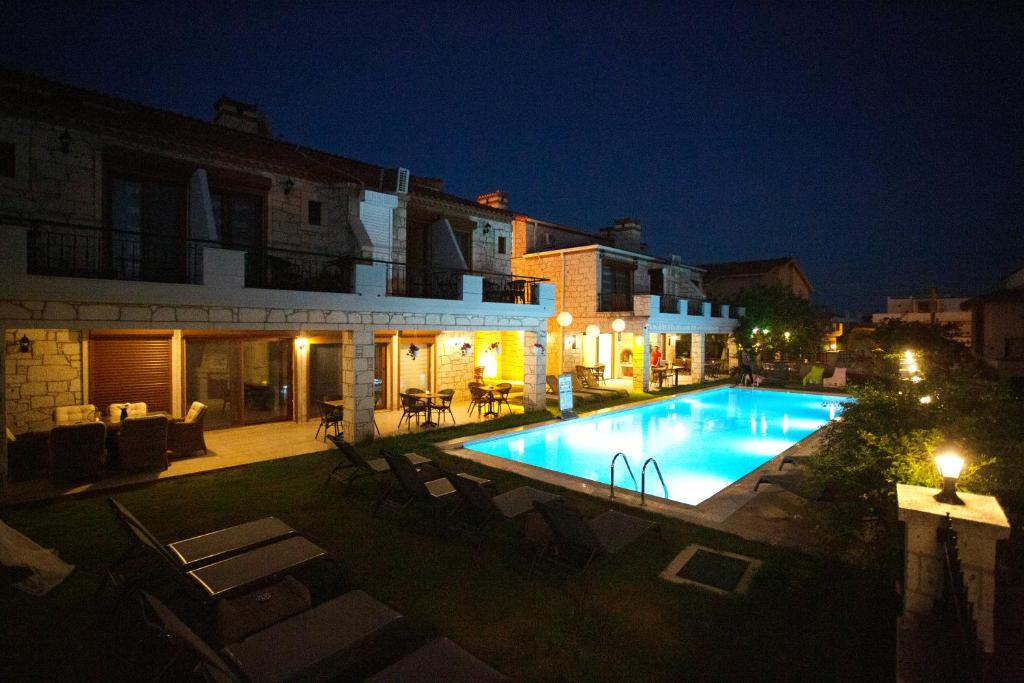Fizzio Alacati Hotel - Tap to explore photos