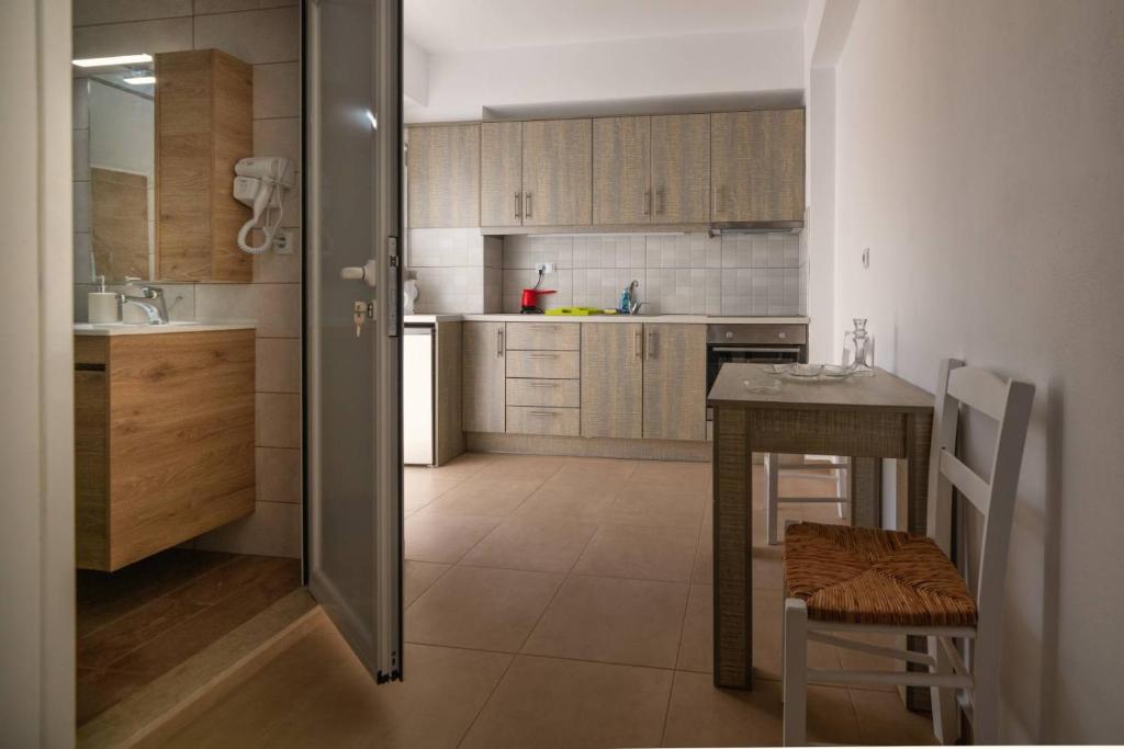 Irini Kalamaki first floor apartment photo 1