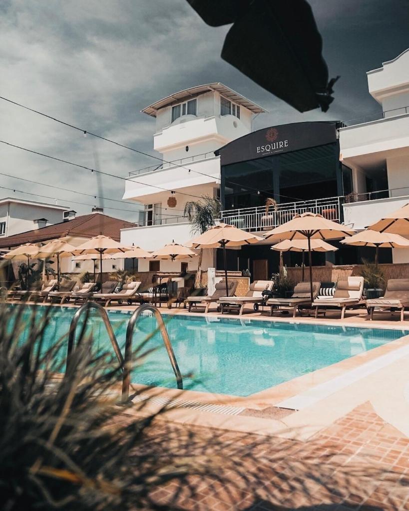 ESQUIRE HOTELS and LOUNGES