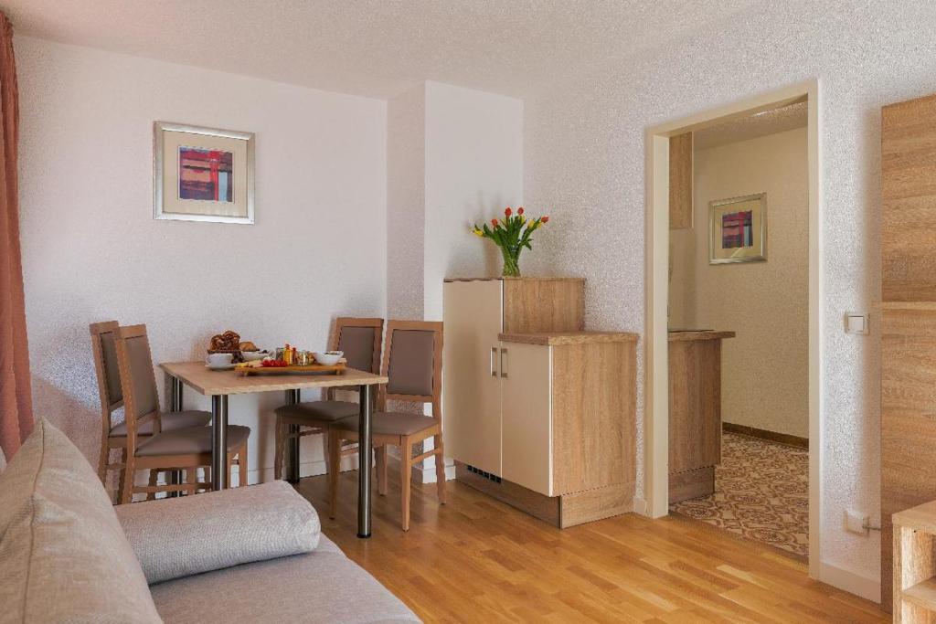 Edelweiß - Appartements & Café photo 4