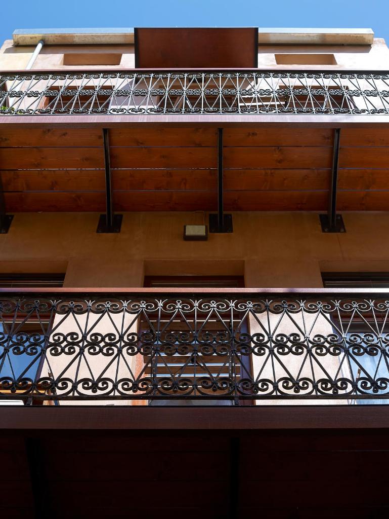 Dorotheou House - Tap to explore photos