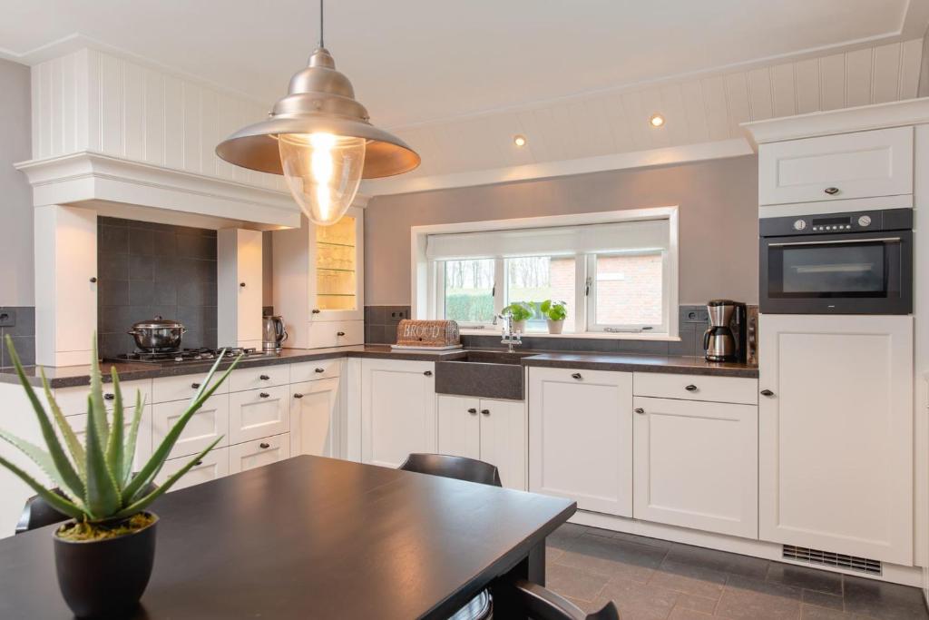 Luxury group accommodation for 14 people photo 3
