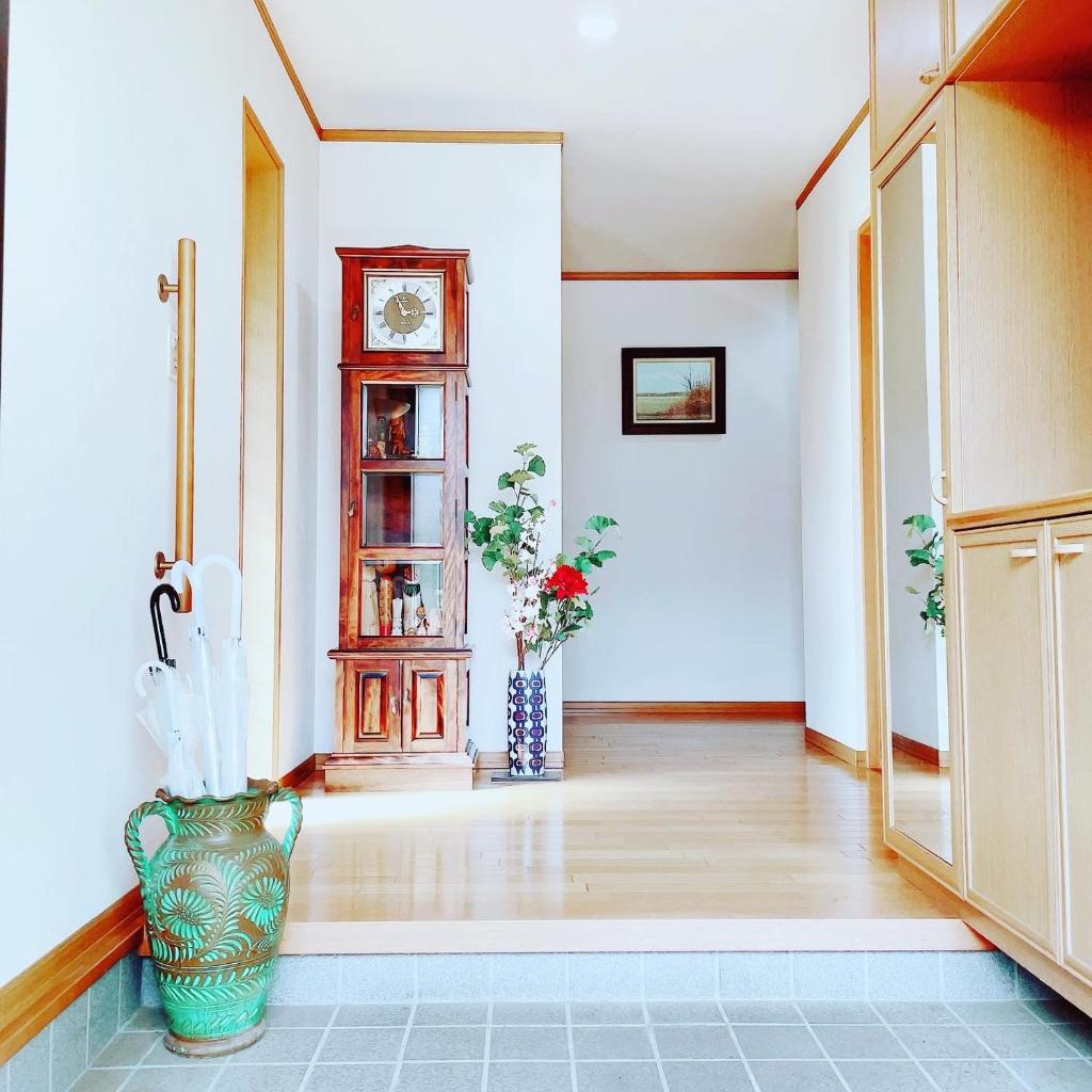 Young House photo 3