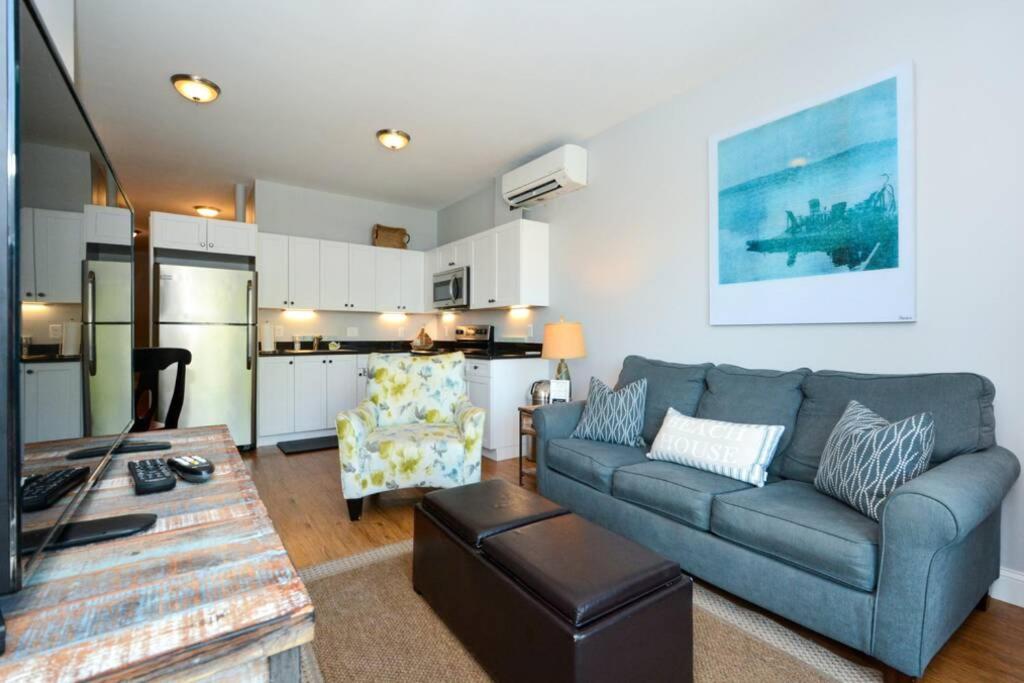 Siesta Cooler: Only Minutes Walk to Siesta Beach! image