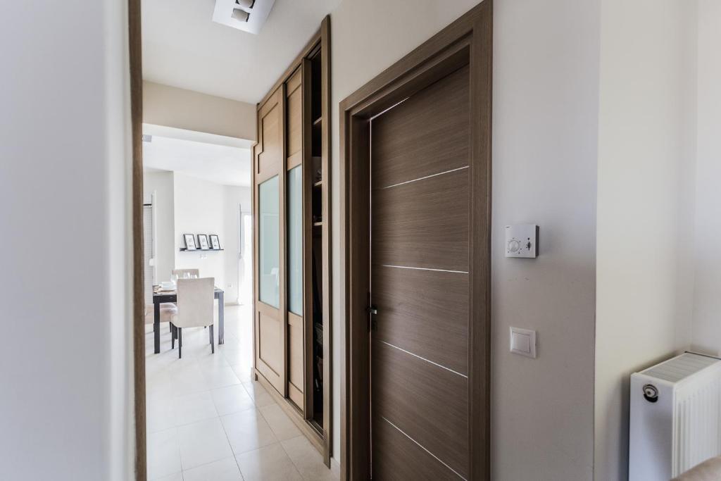 Μodern apartment with big garden photo 2