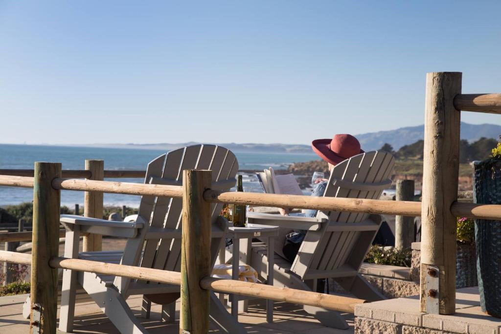 Sand Pebbles Inn photo 1