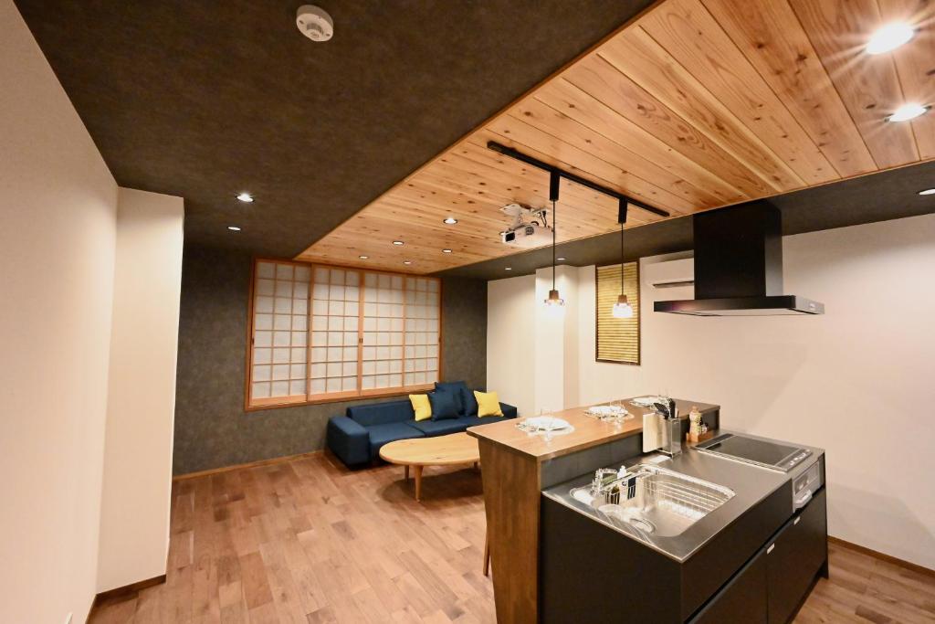 Manabi-stay Takayama SAKURA 提携駐車場利用可 古い町並みまで徒歩1分 最大9名宿泊可能な一等地で人工温泉を楽しむ photo 4