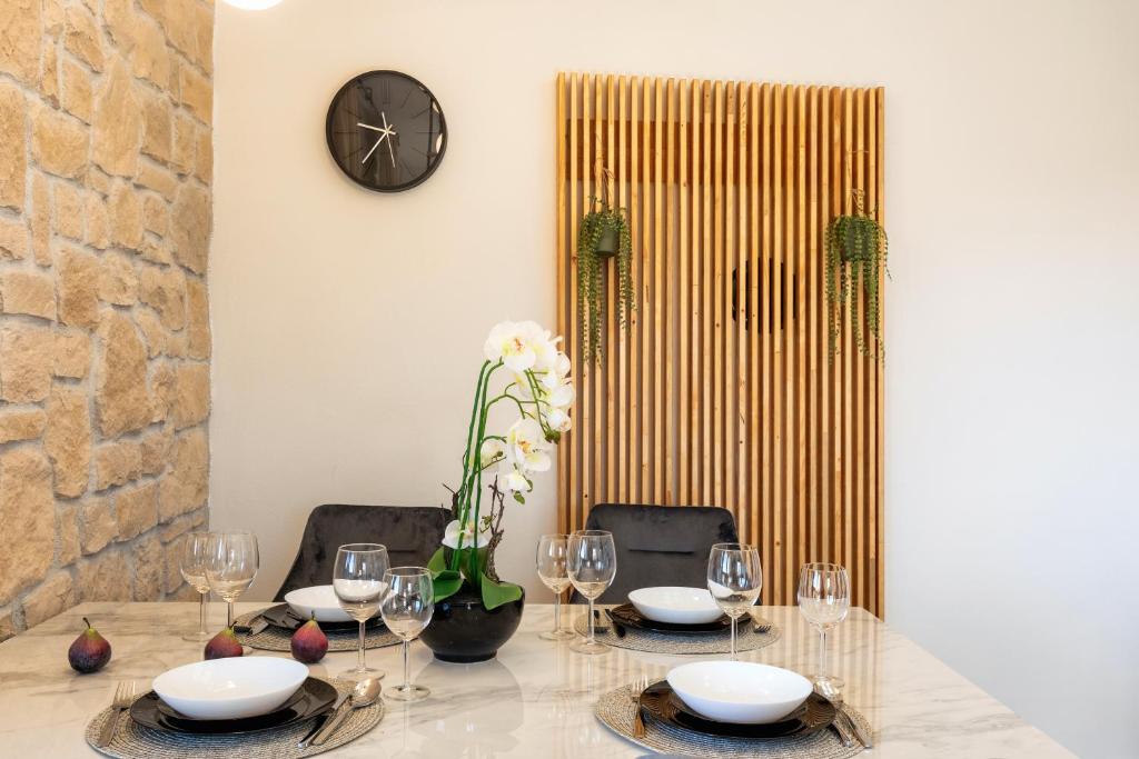 TEONA Luxury Apartment with jacuzzi and terrace sea view photo 2