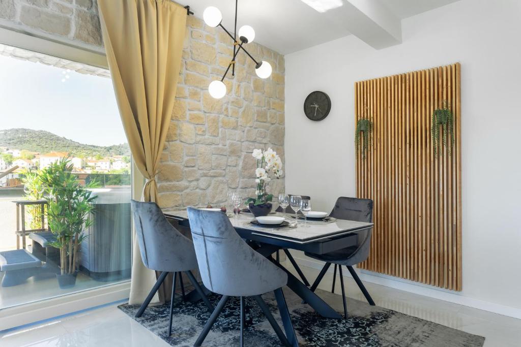 TEONA Luxury Apartment with jacuzzi and terrace sea view photo 3