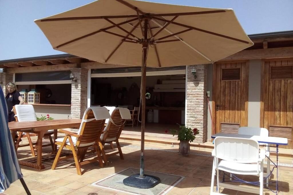 The Orange Grove Garden Room photo 1