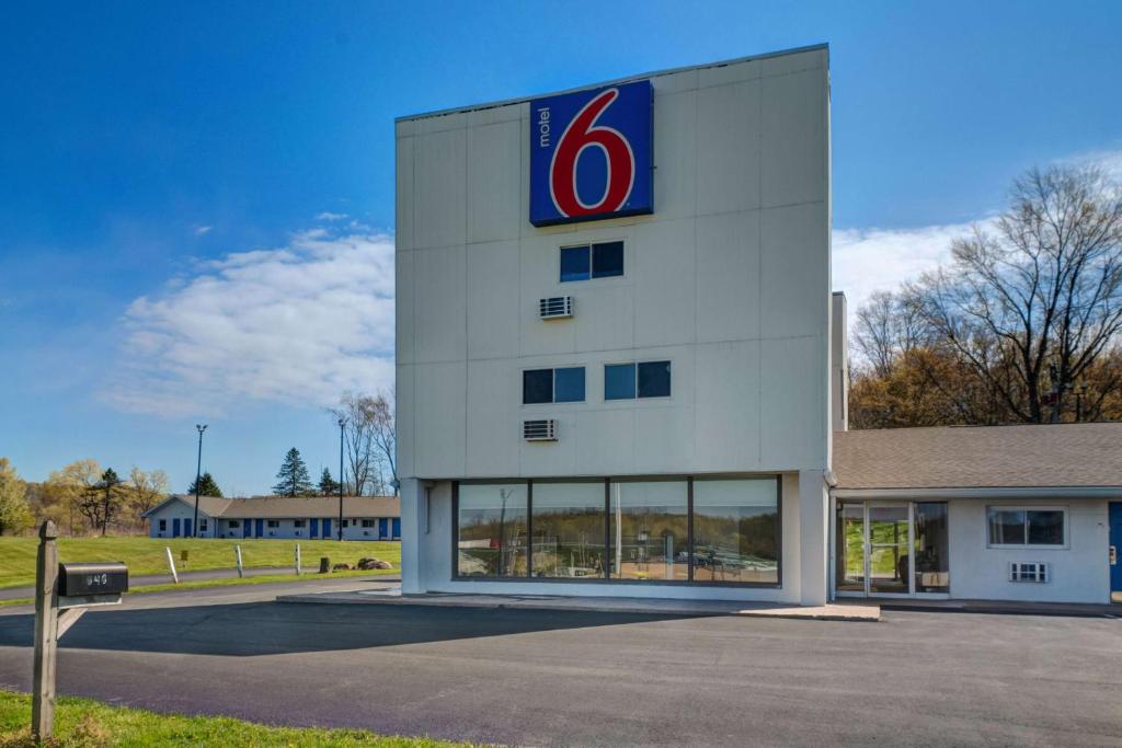 Motel 6 Bellville, OH photo 1