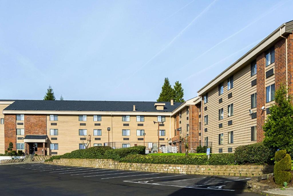 Quality Inn & Suites Clackamas – Portland image