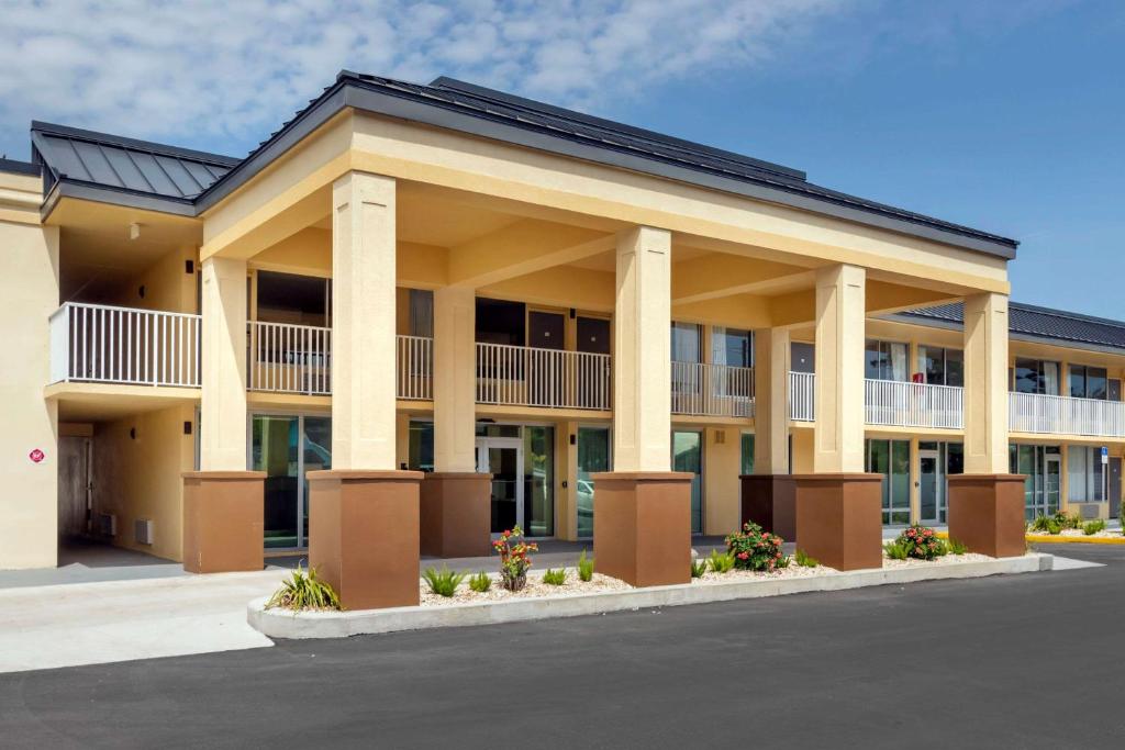 Quality Inn Saint Petersburg North-Tampa Bay image
