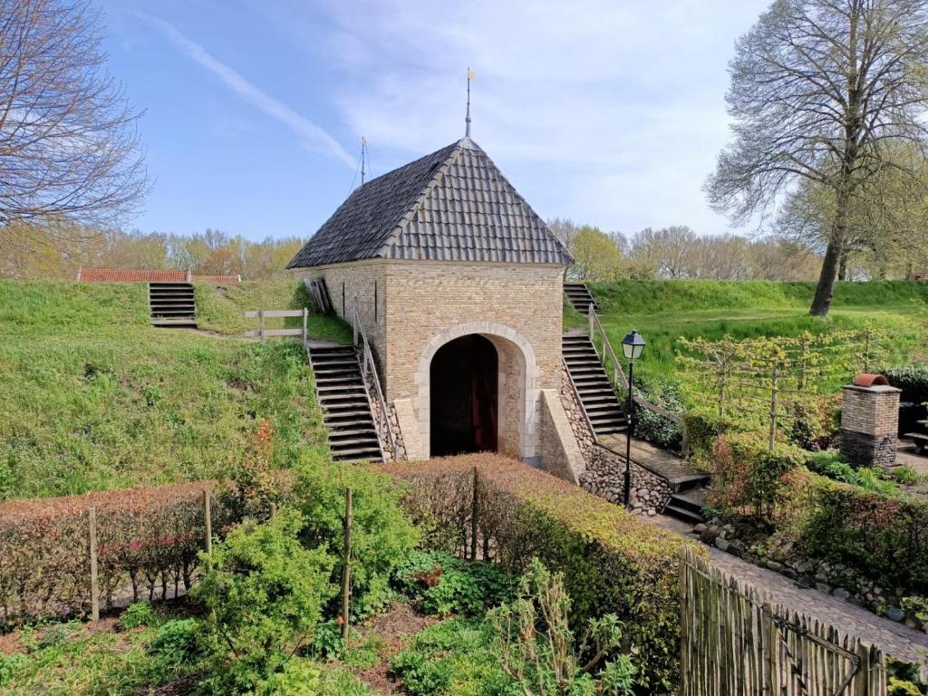 Bij de Friesche Poort photo 3