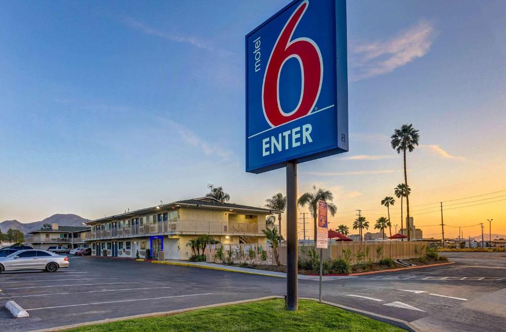 Motel 6 San Bernardino, CA - South image