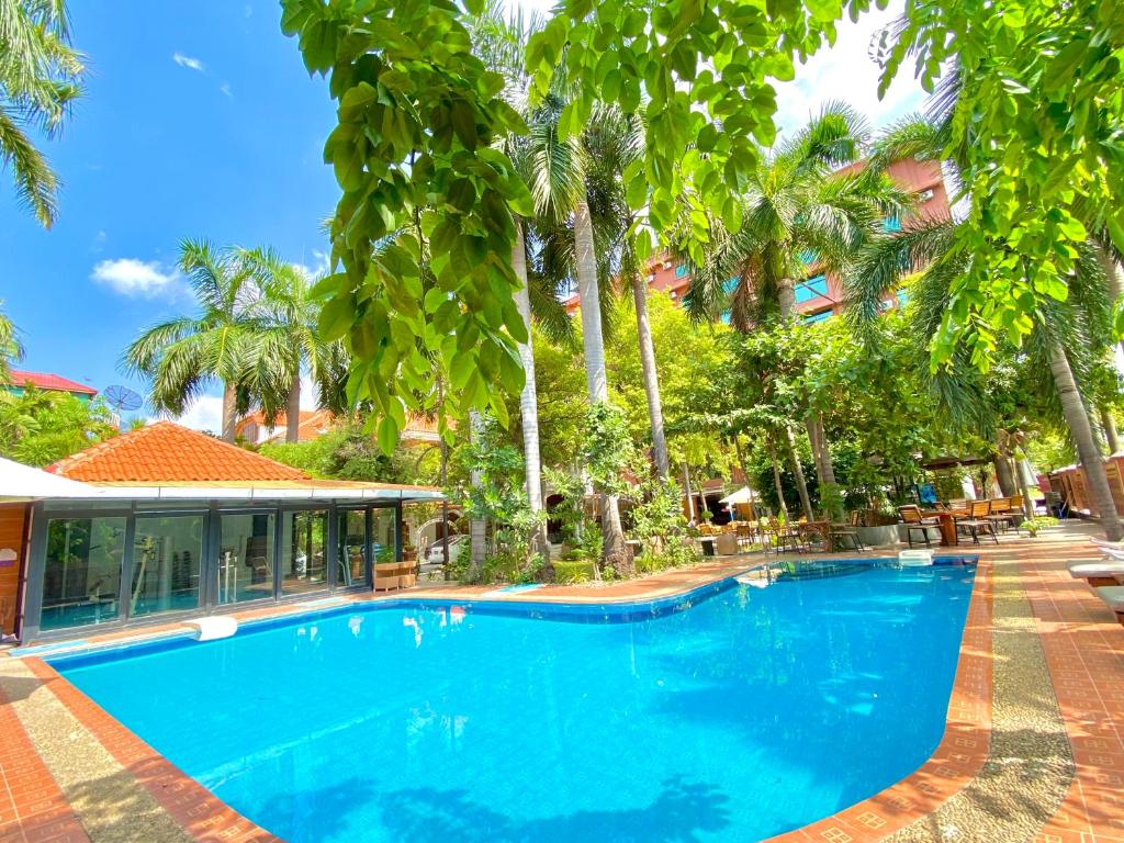 E-outfitting Golden Country Hotel
