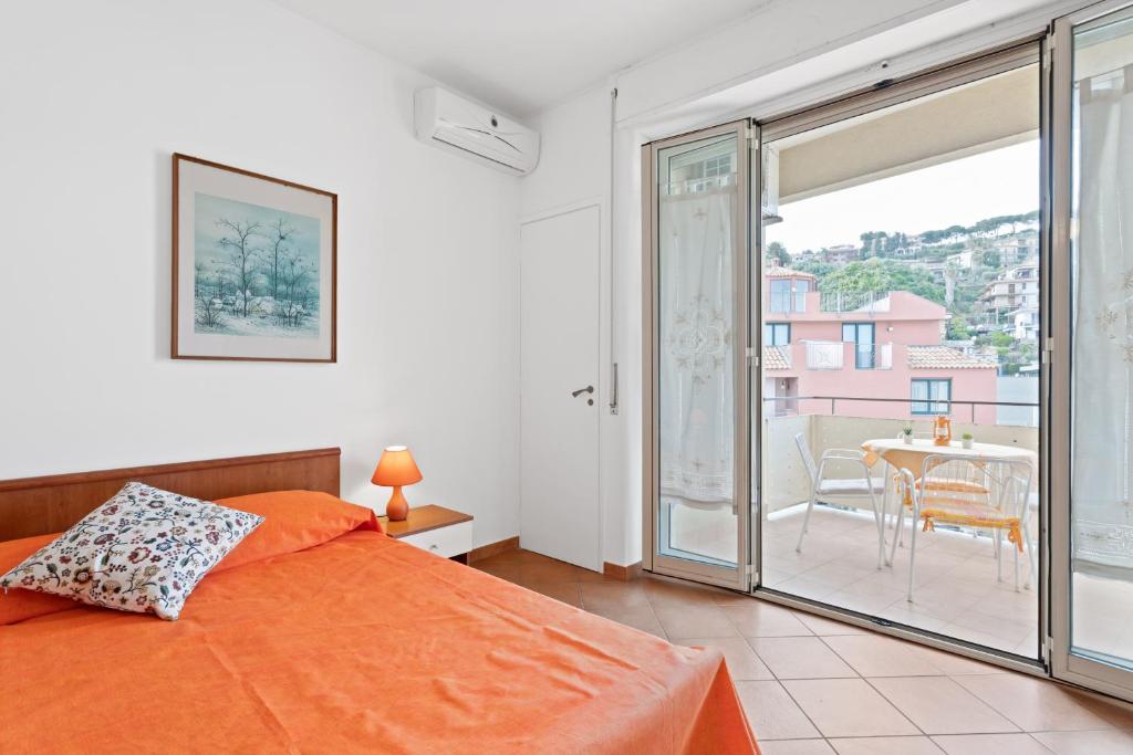 Aci Castello Seaview Apartment with Parking