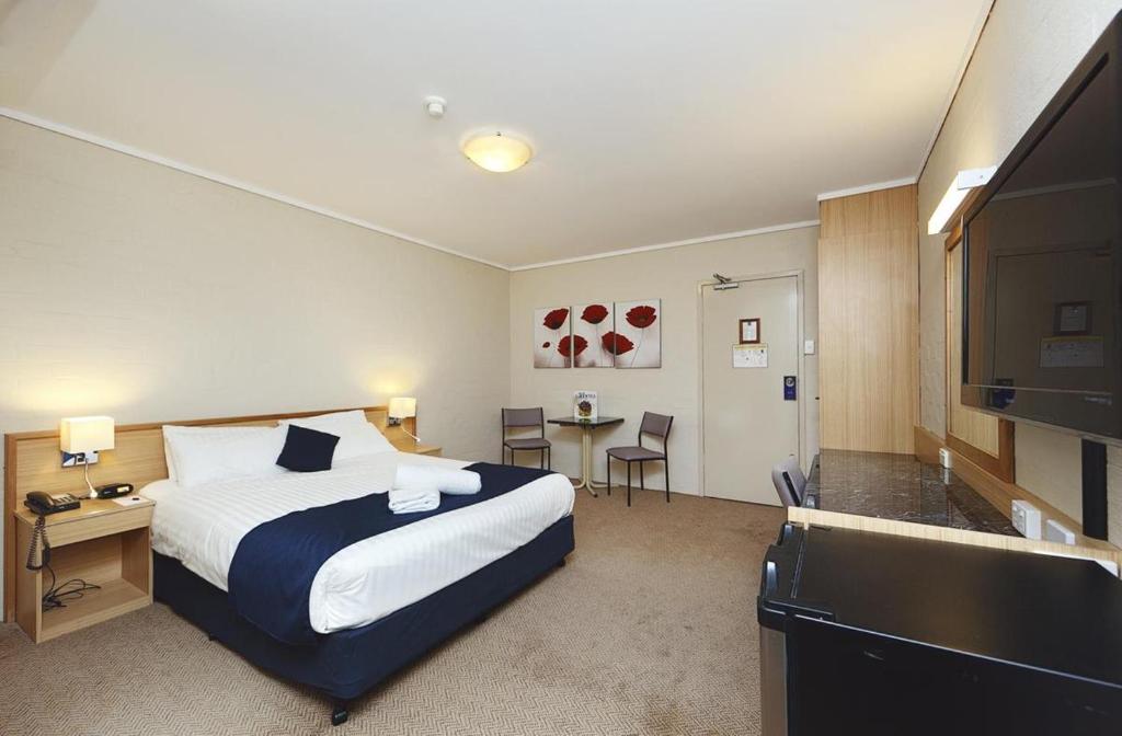 ibis Styles Canberra Room Type - Standard Queen Room