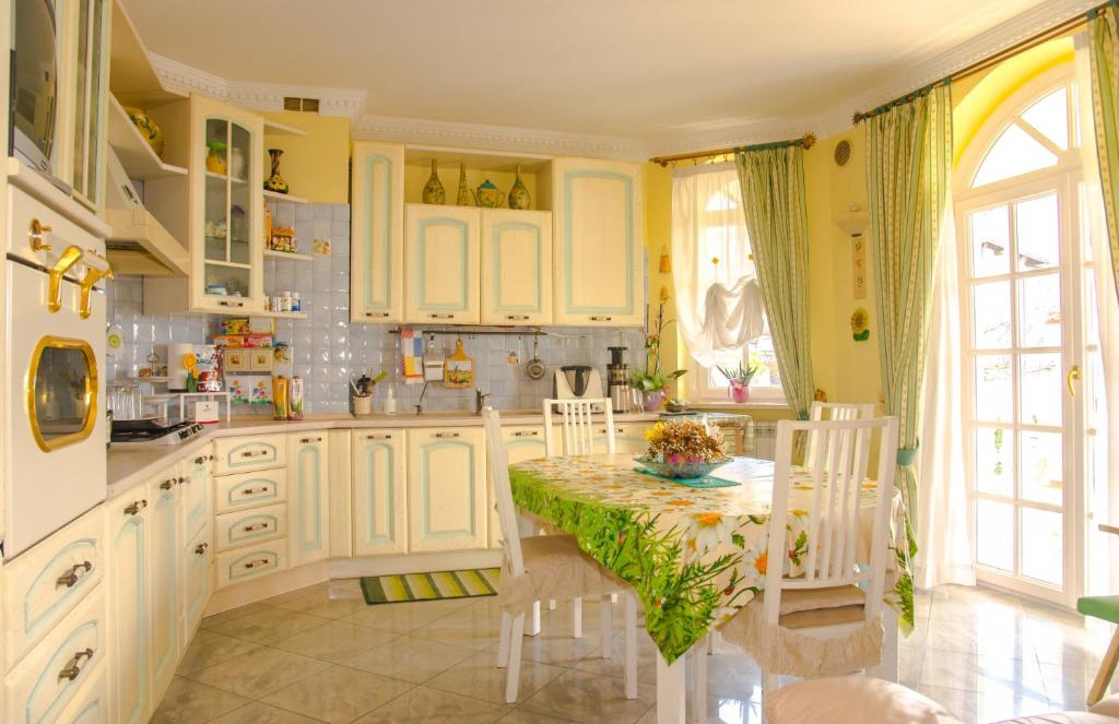 Alexander's Home photo 1