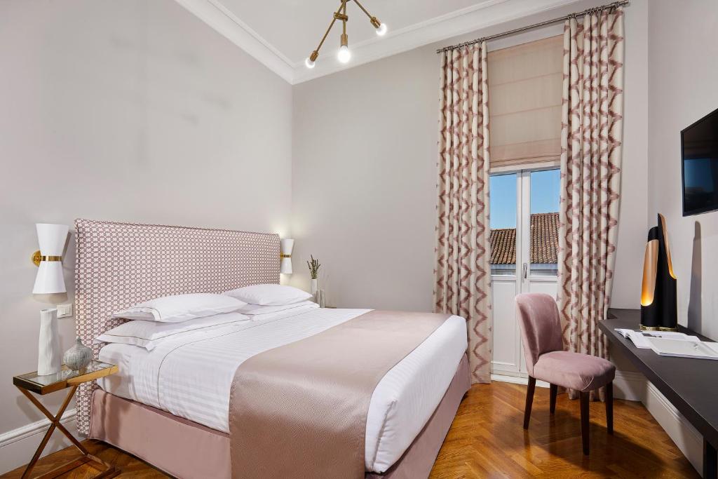 Двухместный (Улучшенный двухместный номер с 1 кроватью), MiraMe Athens Boutique Hotel-House of Gastronomy