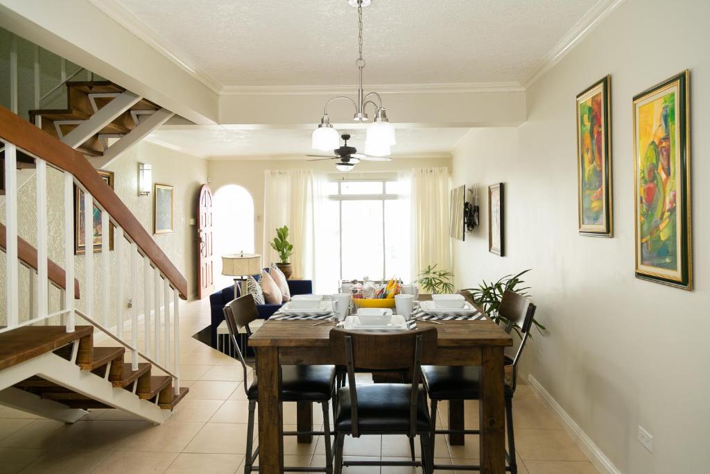 Kingston Vacation Rentals at Delightful Townhouse near Halfway Tree, Kingston photo 1