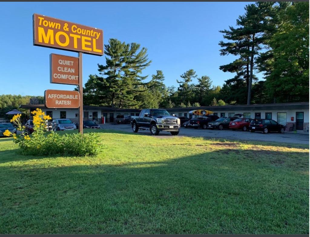 Town & Country Motel photo 1