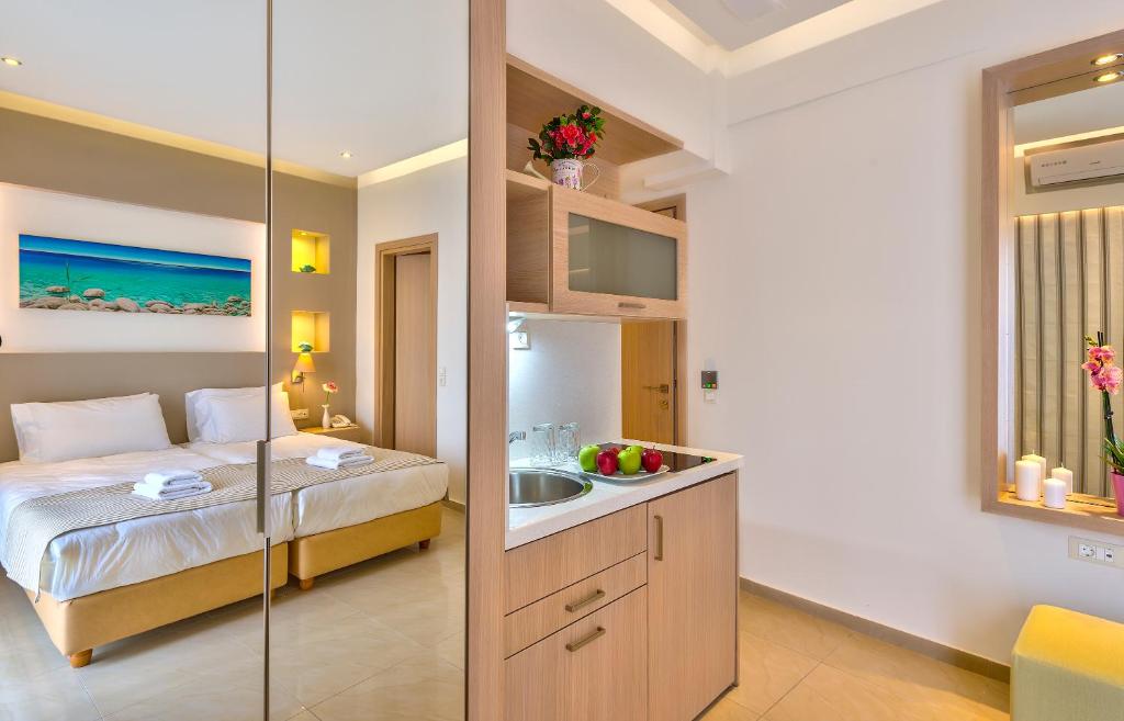 Студио (Номер-студио (для 3 взрослых)), Leonidas Hotel & Apartments