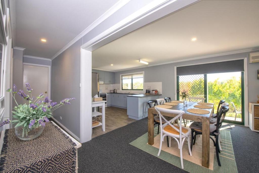 East Jindabyne- Cavallino 4 bedroom home photo 2