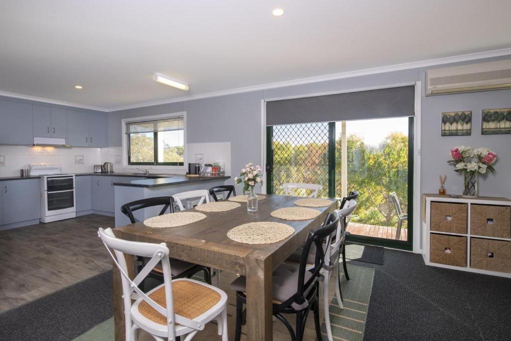 East Jindabyne- Cavallino 4 bedroom home photo 3