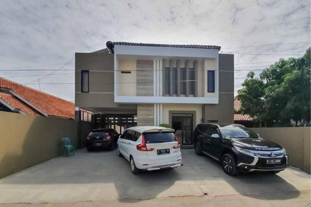Jatiwangi Syariah Guest House Mitra RedDoorz - Tap to explore photos