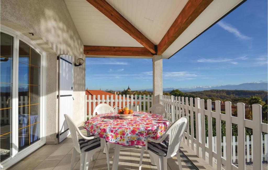 Nice Home In Arnaud-guilhem With Wifi, Private Swimming Pool And Outdoor Swimming Pool photo 2
