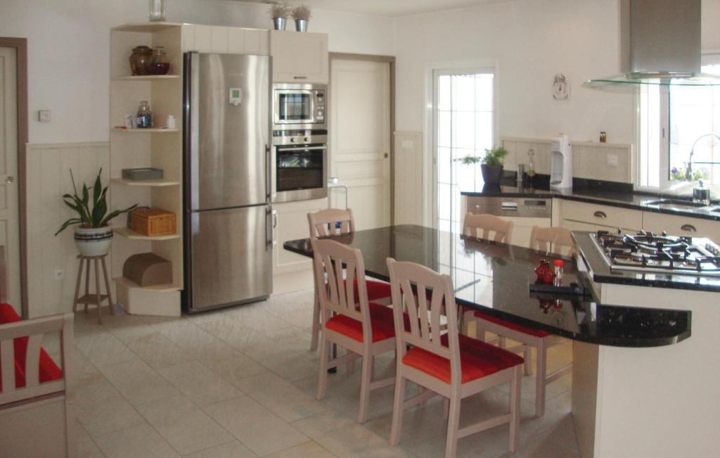 Nice Home In Arnaud-guilhem With Wifi, Private Swimming Pool And Outdoor Swimming Pool photo 4