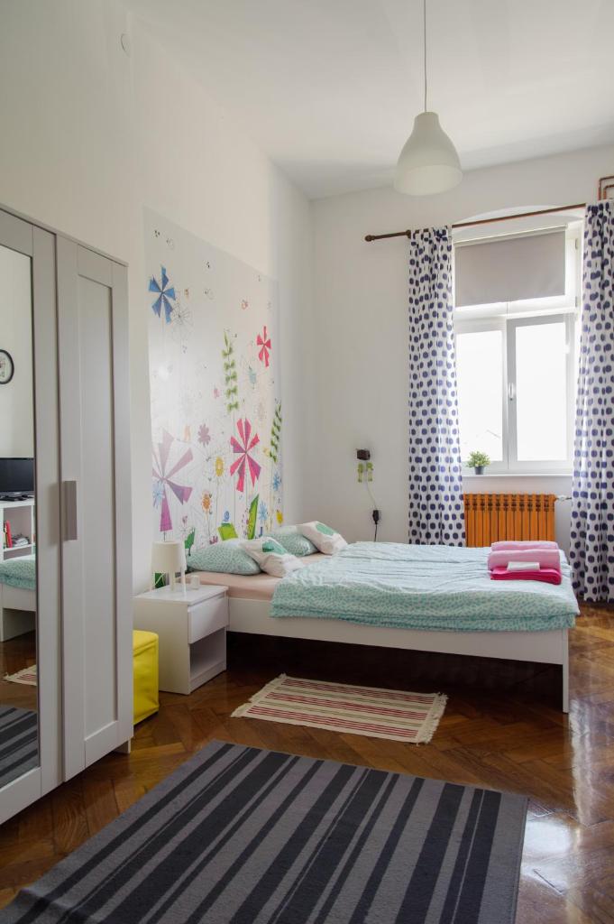 Cozy river view apartment photo 1