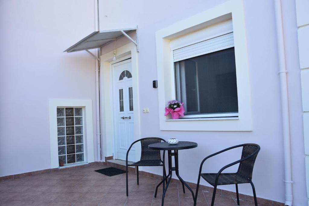 Aphrodite's apartment photo 2