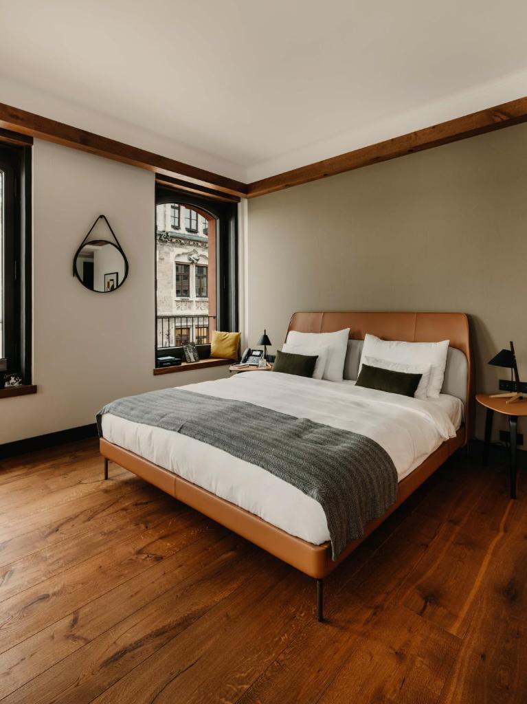 Двухместный (Улучшенный номер с кроватью размера «king-size»), DO & CO Hotel München