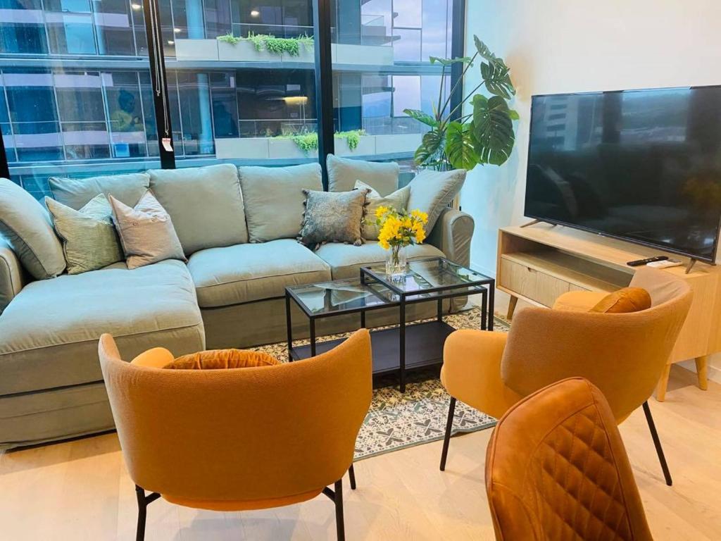 Moody Moon Apartment @ Sky Garden - Glen Waverley photo 4