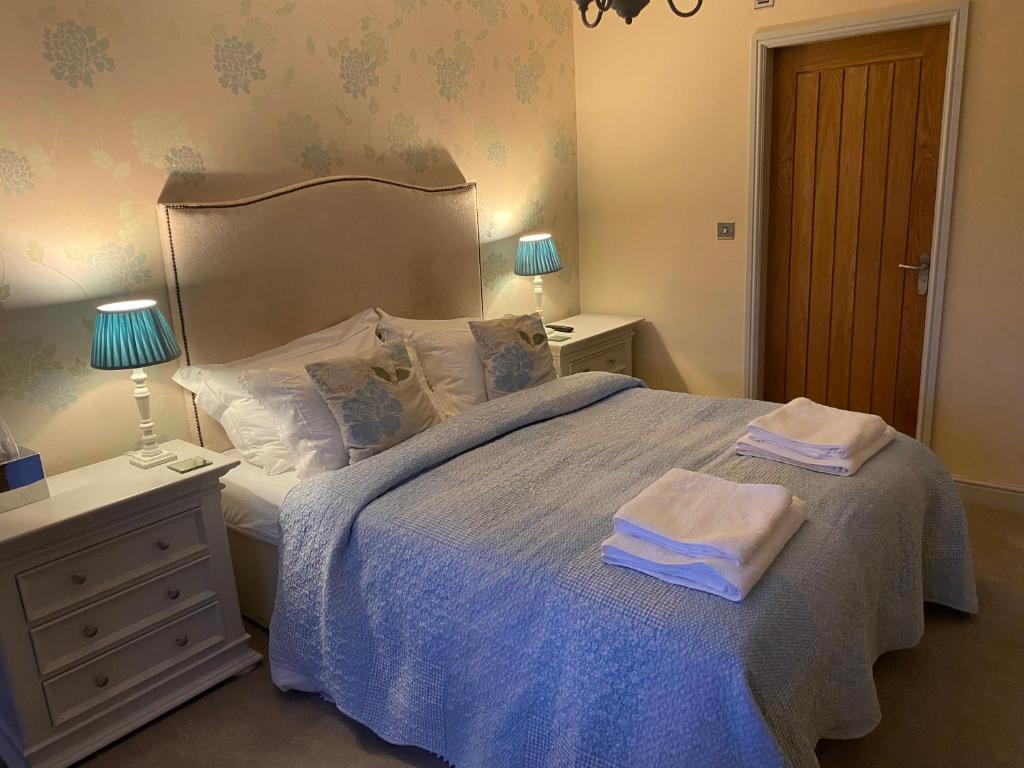 The Gables Bed & Breakfast - Tap to explore photos