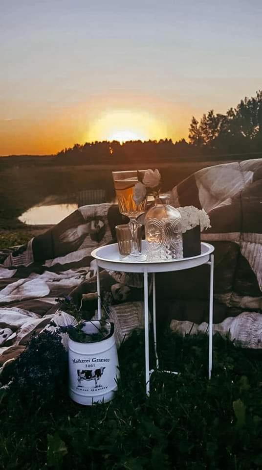 PO NENDRIŲ STOGU photo 1