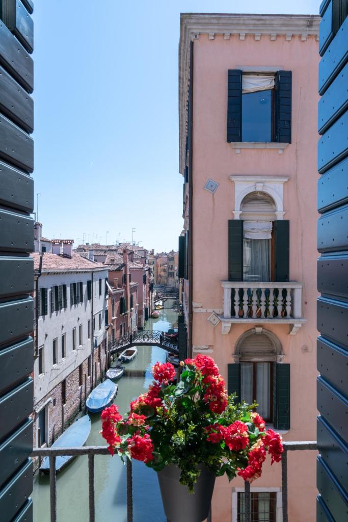 Casanova Deluxe Apartment by Wonderful Italy photo 2