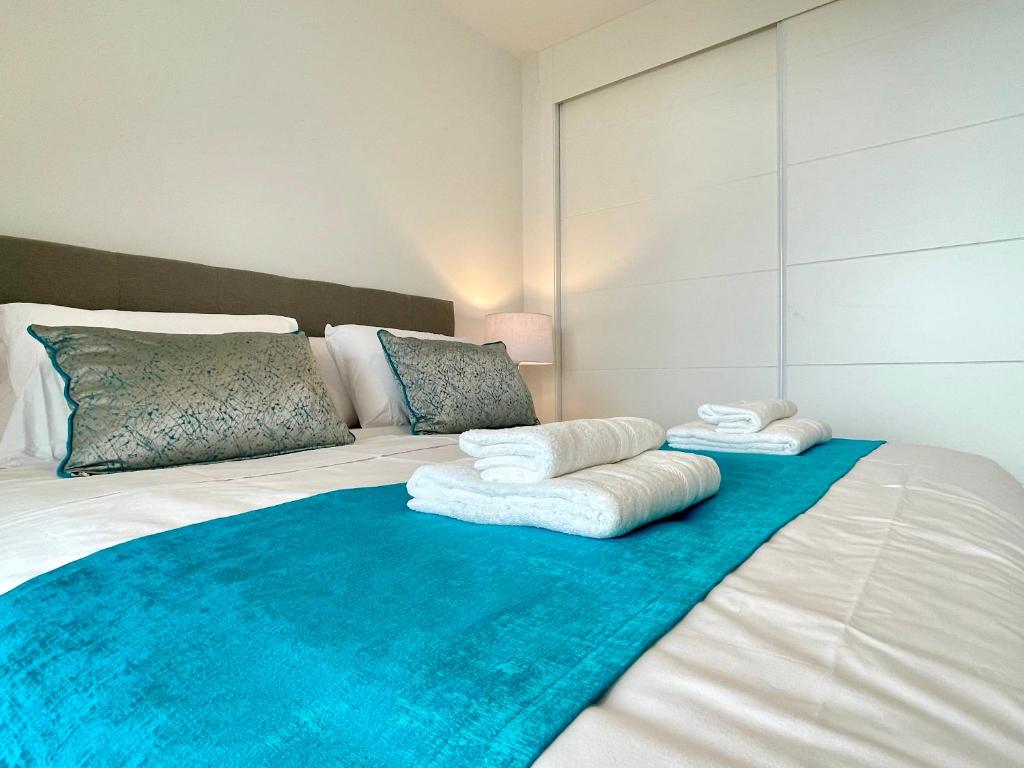 Bayview, Benalmádena - Luxurious home with views, garden, community pool and a padel court photo 1