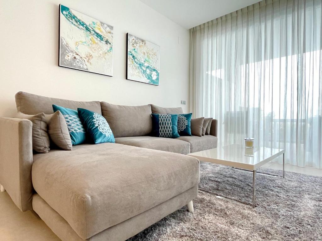 Bayview, Benalmádena - Luxurious home with views, garden, community pool and a padel court photo 2