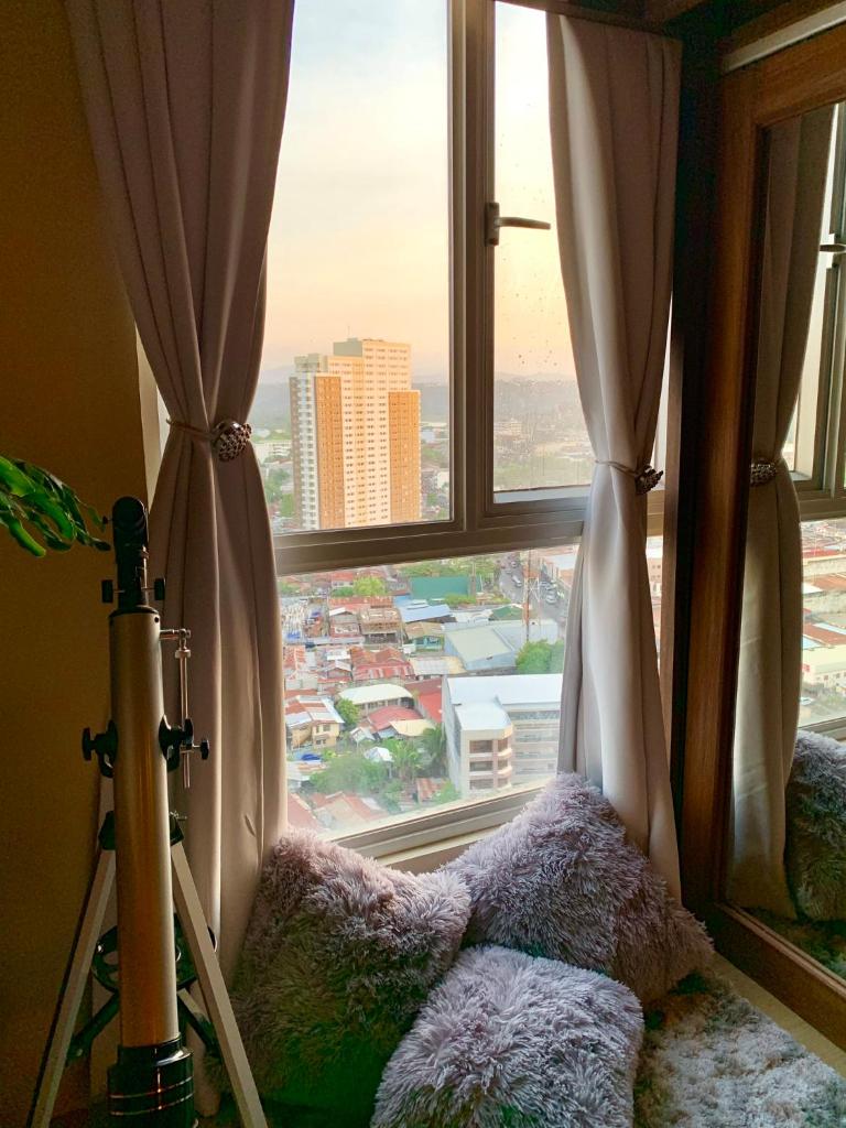 Penthouse Condo Studio Unit CENTRIO TOWER w/ Stove - Tap to explore photos