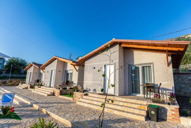 VILA LLANO photo 1