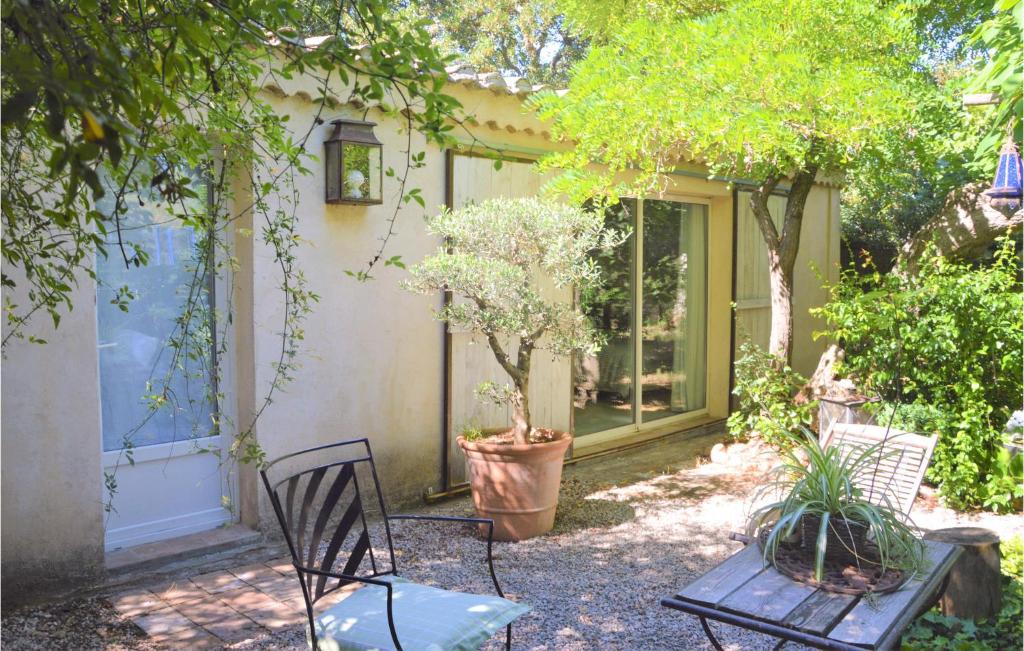 Nice Home In Grans With 3 Bedrooms, Outdoor Swimming Pool And Swimming Pool photo 3