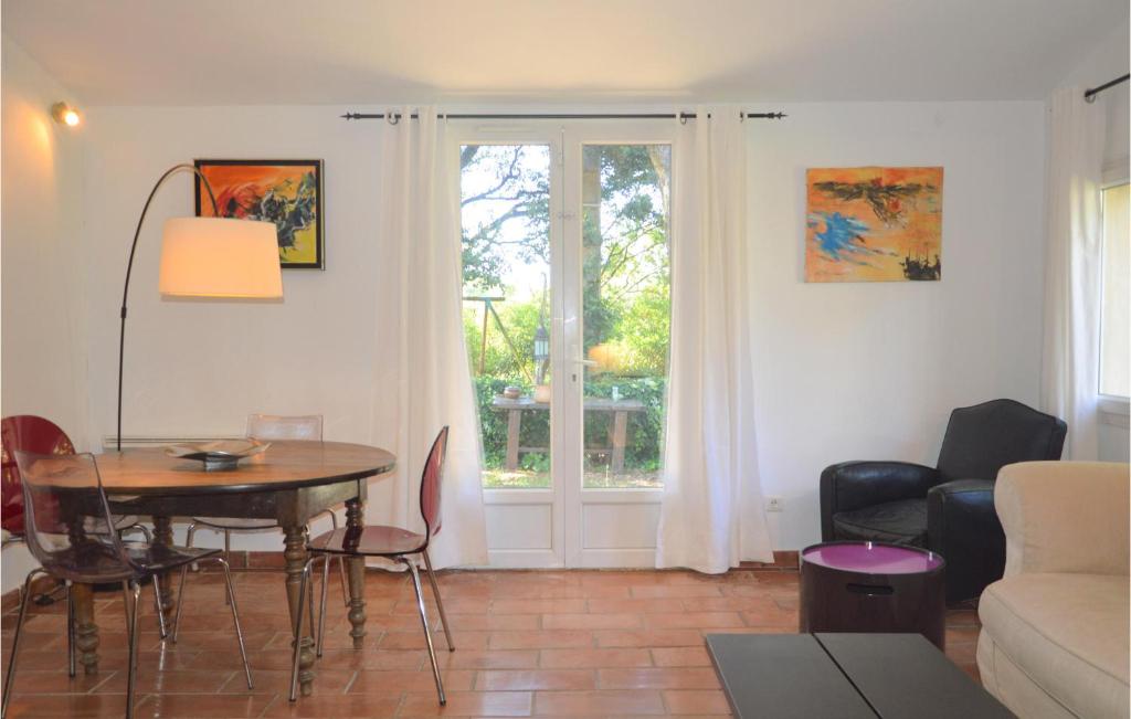 Nice Home In Grans With 3 Bedrooms, Outdoor Swimming Pool And Swimming Pool photo 4