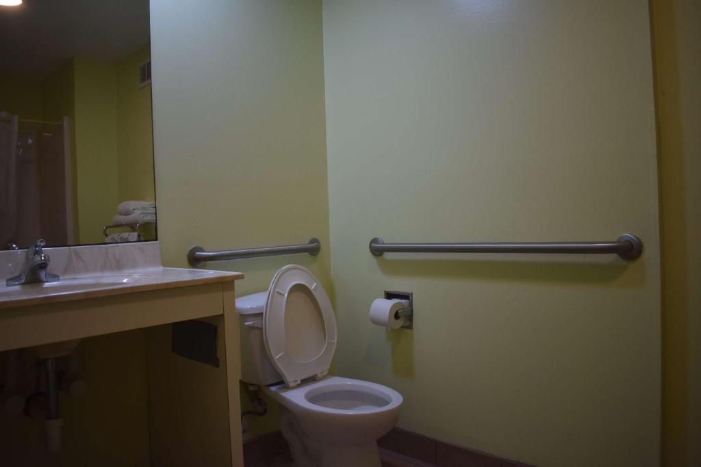 SureStay Hotel by Best Western Brunswick - Tap to explore photos